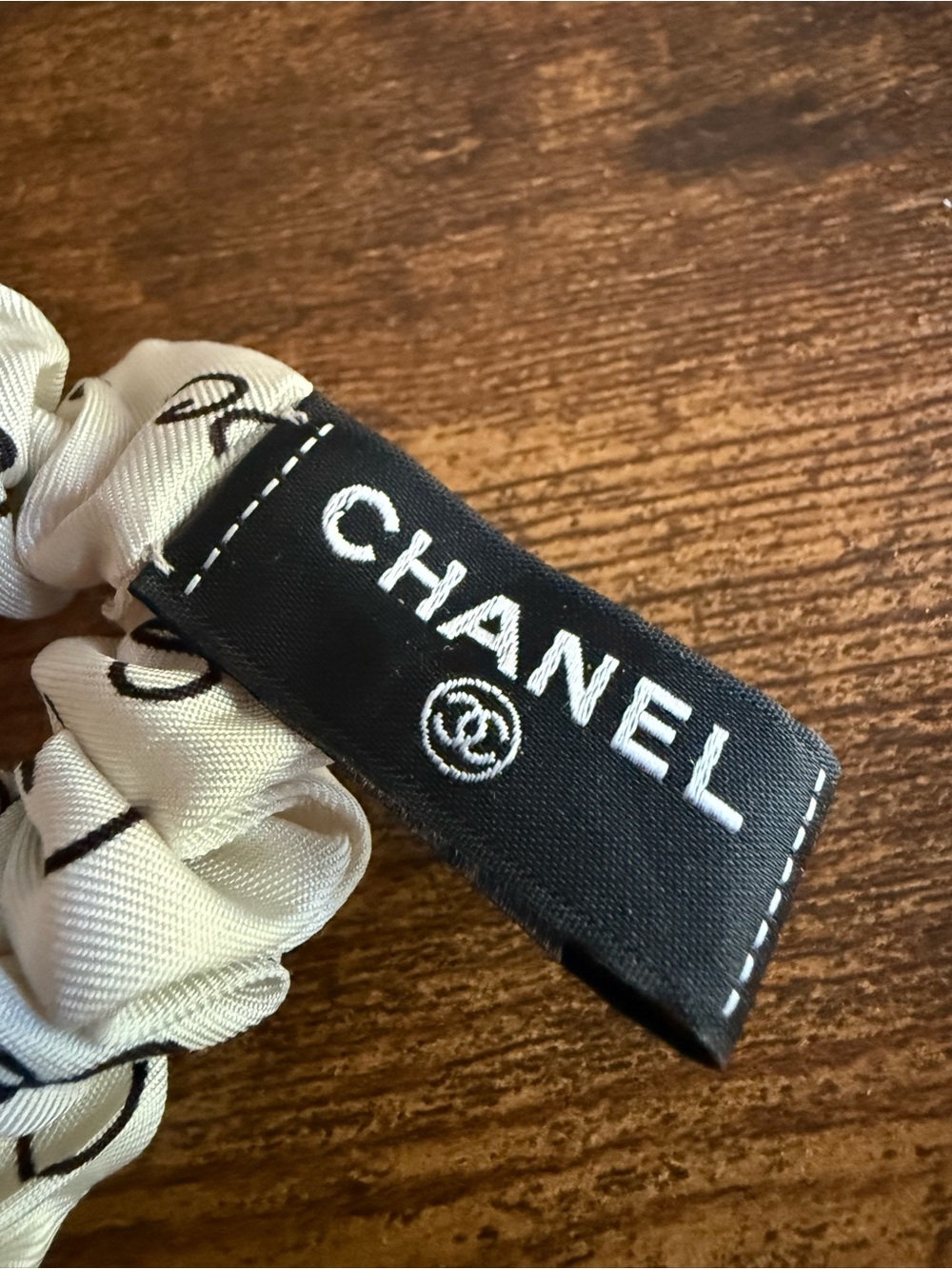 CHANEL Silk Hair Scrunchie - Picture 4 of 6